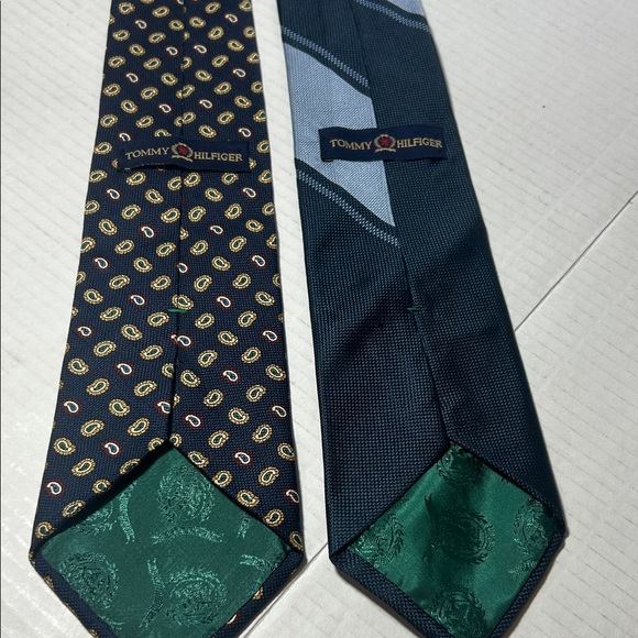 Tommy Hilfiger set of 2 Men's Patterned and Striped Ties - Picture 1 of 3